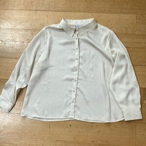 Jaclyn Smith Cream Button Down Shirt with Classic Elegance